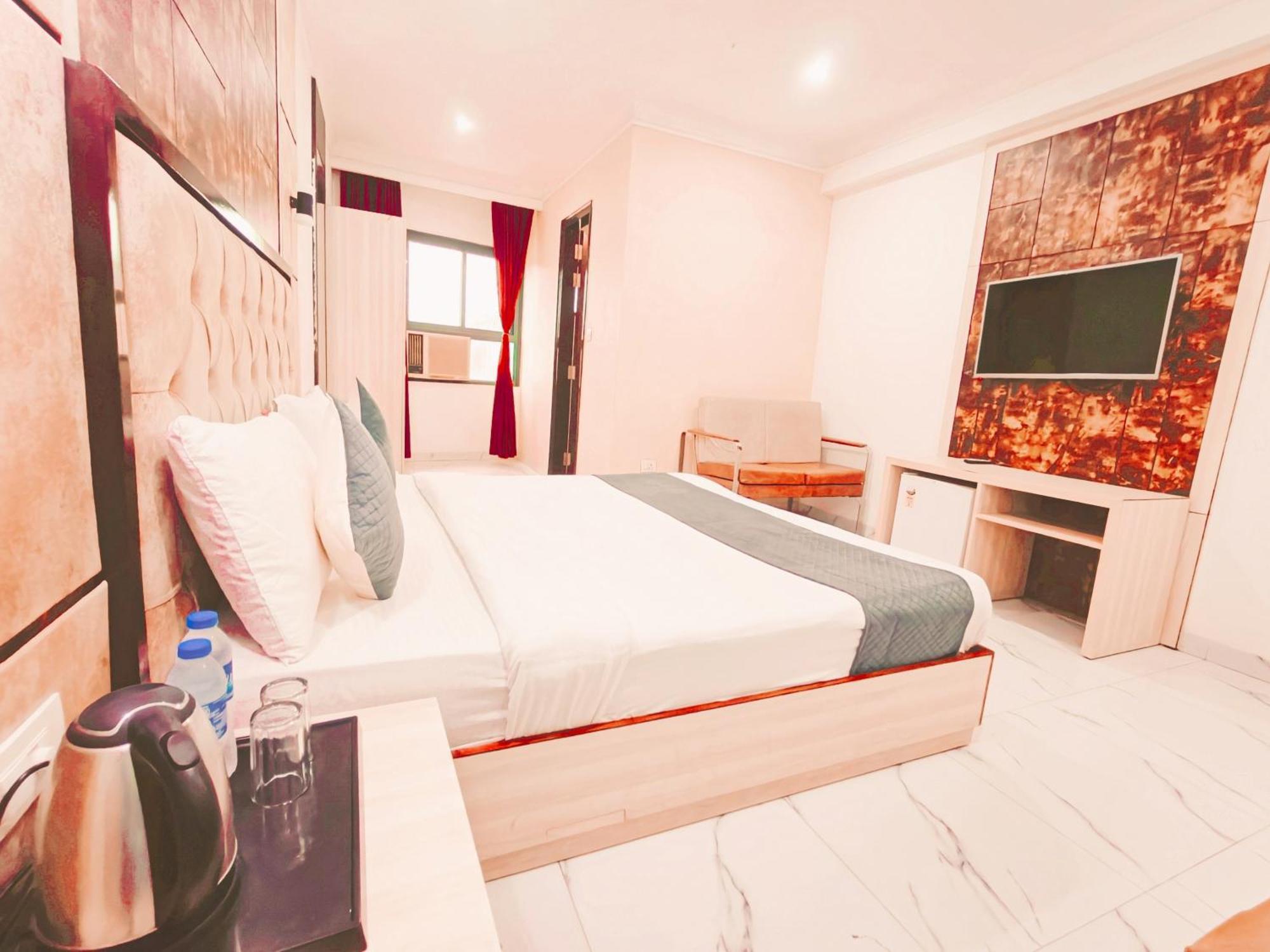 Hotel The Almora By Rs Global Near By Delhi International Airport With - Free Airport Drop New Delhi