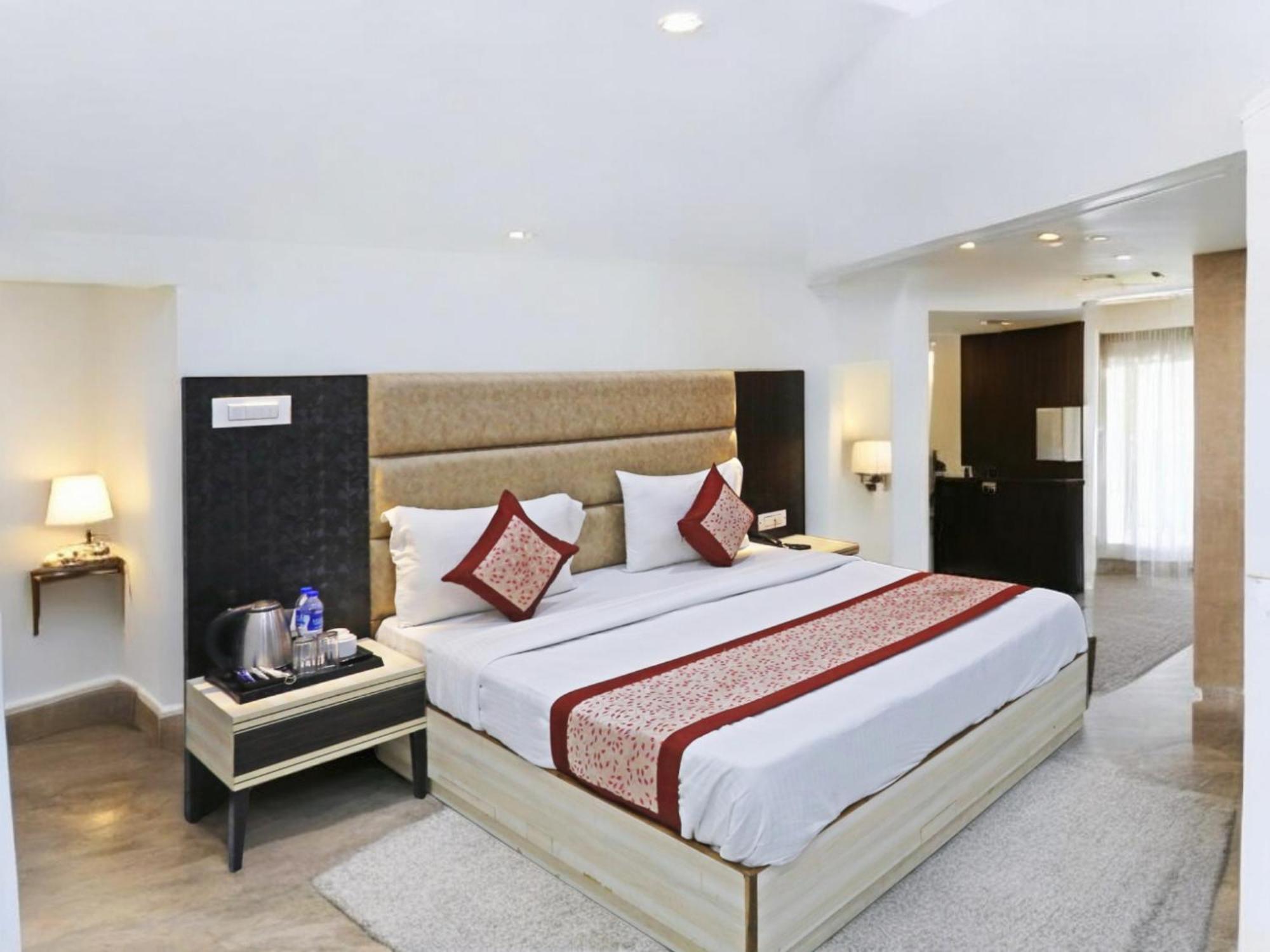 The Almora By Rs Global Near By Delhi International Airport With - Free Airport Drop Hotel *
