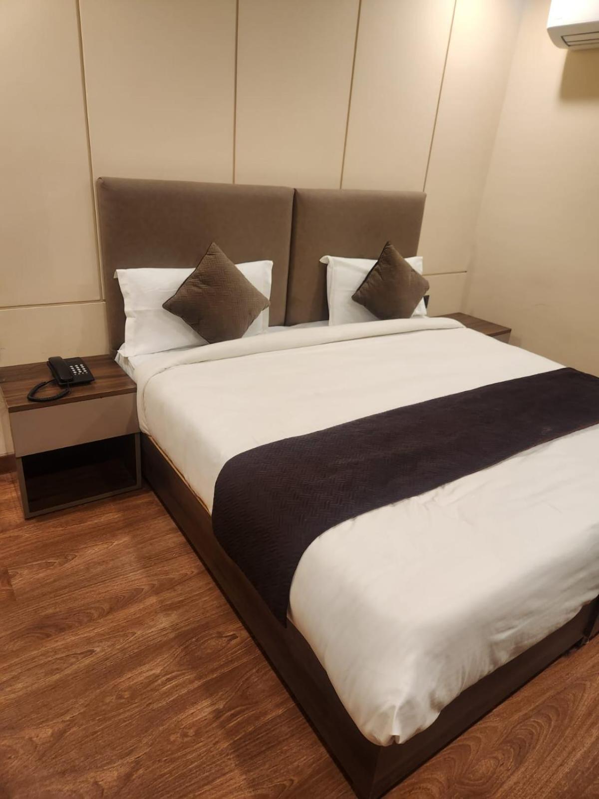 The Almora By Rs Global Near By Delhi International Airport With - Free Airport Drop New Delhi