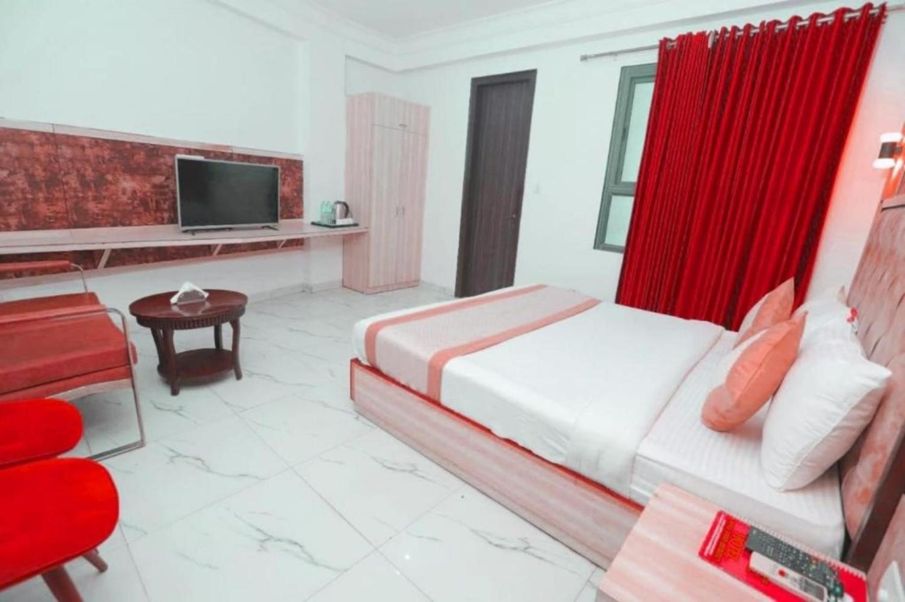 The Almora By Rs Global Near By Delhi International Airport With - Free Airport Drop Hotel
