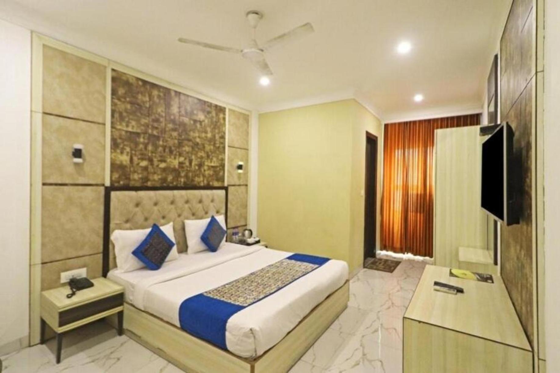 The Almora By Rs Global Near By Delhi International Airport With - Free Airport Drop Hotel